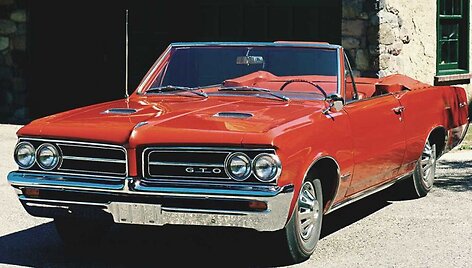 GM numarins &bdquo;Pontiac&ldquo; ženklą