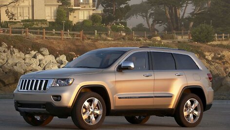 Naujasis &bdquo;Jeep Grand Cherokee&ldquo; &ndash; &bdquo;Mercedes-Benz ML&ldquo; giminaitis