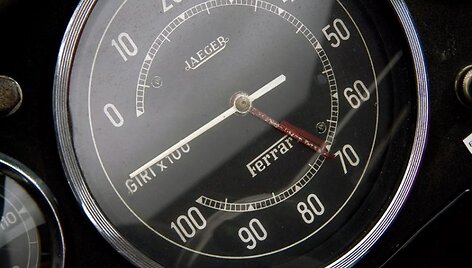 Legendinis &bdquo;Ferrari 250 Testa Rossa&ldquo; parduotas už rekordinę kainą