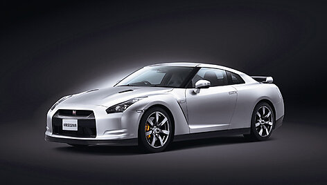 &bdquo;Nissan GT-R&ldquo; Nurburgringą įveikė dar greičiau