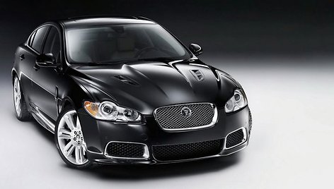 Atnaujinto „Jaguar XFR“ šuolis Detroite