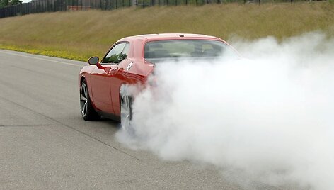 &bdquo;Dodge Challenger SRT10&ldquo; - dar galingesnė amerikieti&scaron;kojo smarkuolio koncepcija