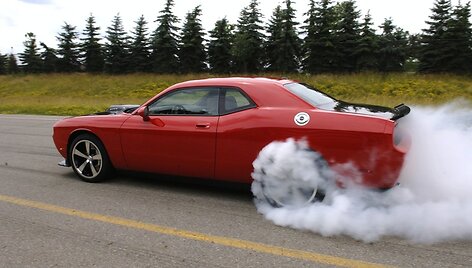 &bdquo;Dodge Challenger SRT10&ldquo; - dar galingesnė amerikieti&scaron;kojo smarkuolio koncepcija
