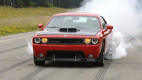 &bdquo;Dodge Challenger SRT10&ldquo; - dar galingesnė amerikieti&scaron;kojo smarkuolio koncepcija