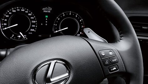 Paryžiuje debiutavo stilingas &bdquo;Lexus IS250C&rdquo;