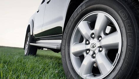Atnaujintas &bdquo;Toyota Hilux&rdquo; nežada sustoti