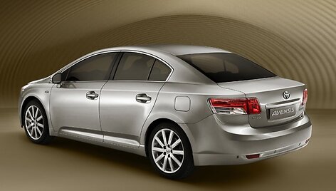 Naujasis &bdquo;Toyota Avensis&ldquo; debiutuos Paryžiuje