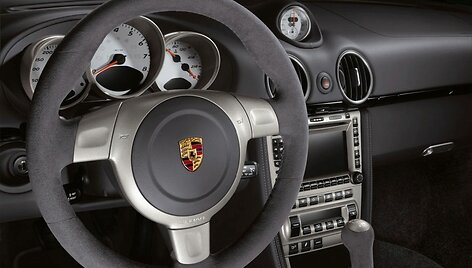 Dvi &bdquo;Porsche&rdquo; staigmenos