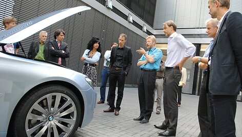 Nauja &bdquo;BMW 7 ActiveHybrid&ldquo; koncepcija tausos aplinką