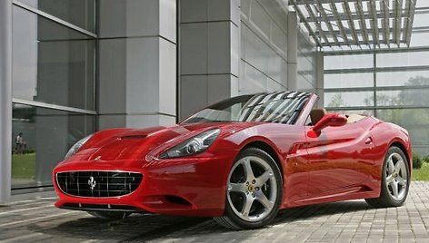 „Ferrari California“ – išsamesnis žvilgsnis