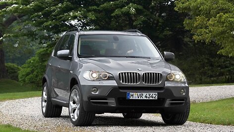 BMW Lietuvoje nepasiduoda rinkos nuosmukiui