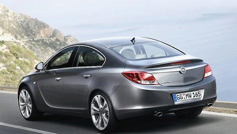 „Opel Insignia“ neria į nuožmią konkurenciją