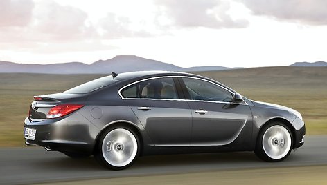 „Opel Insignia“ neria į nuožmią konkurenciją