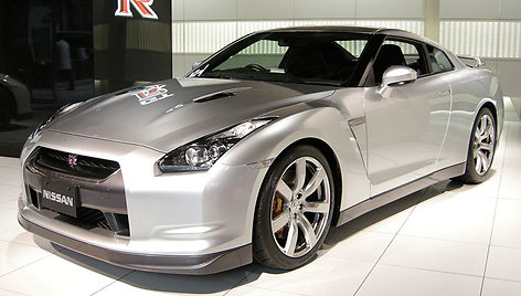 „Nissan GT-R V-Spec“ stulbina Niurburgringe