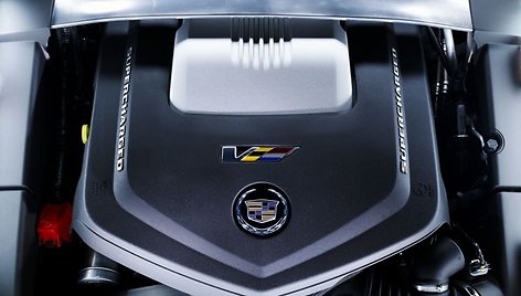 Naujasis „Cadillac CTS-V“ – 550 arklio galių po variklio dangčiu