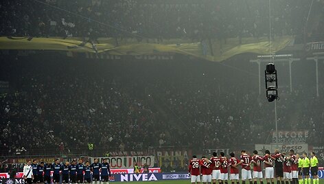 &bdquo;Inter&ldquo; (kairėje) &bdquo;Milan&ldquo; futbolo komandos prie&scaron; rungtynes