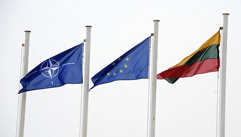 NATO, Europos Sąjungos ir Lietuvos vėliavos