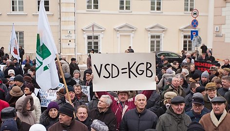 Protestuotojai Daukanto aikštėje