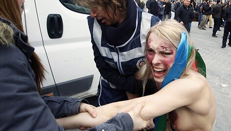 &bdquo;Femen&ldquo; aktyvisčių protestas Stambule