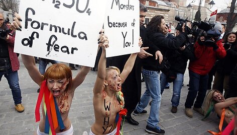 &bdquo;Femen&ldquo; aktyvisčių protestas Stambule