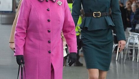 Karalienė Elizabeth II ir Kembridžo kunigaik&scaron;tienė Catherine