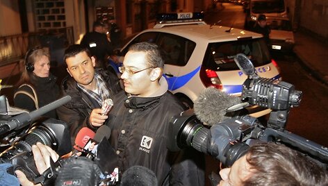 Žiniasklaidos kalbinamas įtariamojo kaimynystėje gyvenantis žmogus