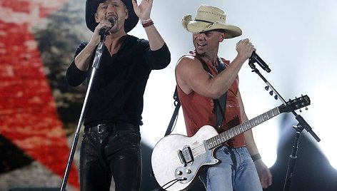 Timas McGraw ir Kenny Chesney