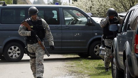 Vengrijos policininkai įvykio vietoje