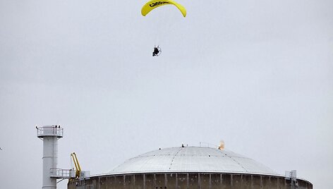&bdquo;Greenpeace&ldquo; aktyvistas vir&scaron; atominės elektrinės
