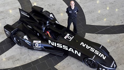 Škotų lenktynininkas Marino Franchitti prie „Nissan DeltaWing“