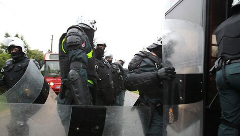Klonio Policininkai palieka Klonio gatvę