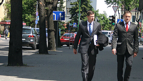Andrius Rimi&scaron;kis (de&scaron;inėje)