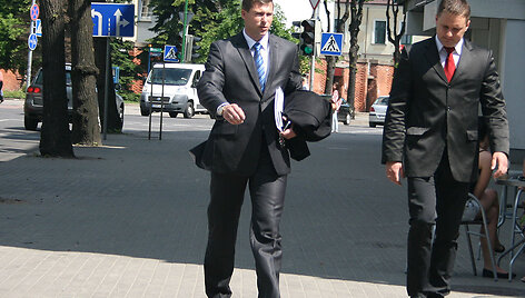 Andrius Rimi&scaron;kis (de&scaron;inėje)