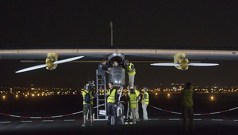 Bernardas Piccardas ruošiasi skrydžiui saulės energijos varomu lėktuvu „Solar Impulse“