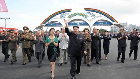 Kim Jong-Unas su žmona Ri Sol Ju (2012 m. liepos 25 d.)