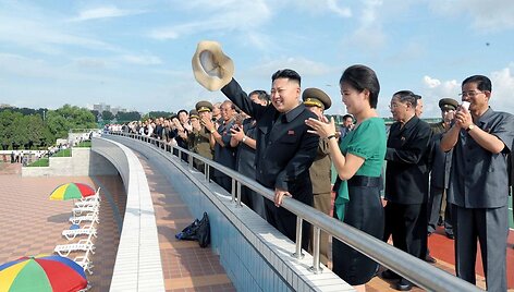 Kim Jong-Unas su žmona Ri Sol Ju (2012 m. liepos 25 d.)