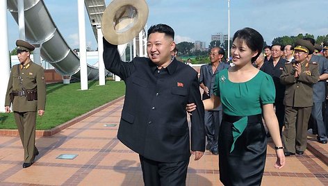 Kim Jong-Unas su žmona Ri Sol Ju (2012 m. liepos 25 d.)