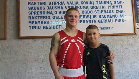 Evaldas Petrauskas su jaunesniuoju broliu Luku (12m.), kuris irgi jau skina pergales įvairiose varžybose. 