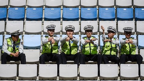 Pietų Korėjos policininkai šoka pagal „Gangnam Style“