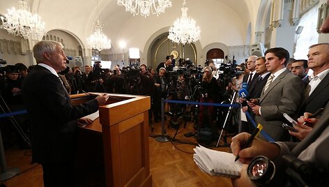 Nobelio taikos komiteto vadovas Thorbjornas Jaglandas (kairėje)