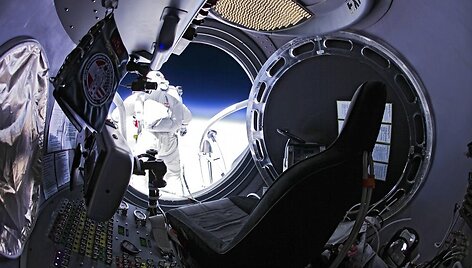 Felixo Baumgartnerio &scaron;uolis i&scaron; kapsulės