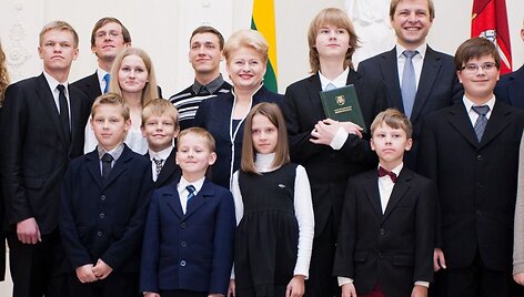 Konstitucijos egzamino laimėtojų apdovanojimai