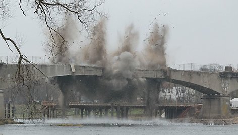 Kauno Panemunės tilto sprogdinimo akimirka