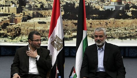 Egipto premjeras Hishamas Qandilas ir &bdquo;Hamas&ldquo; lyderis Ismailas Haniya