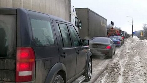 190 kilometrų transporto kam&scaron;tis Rusijoje