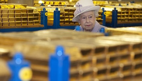 Didžiosios Britanijos karalienė Elizabeth II Anglijos banke