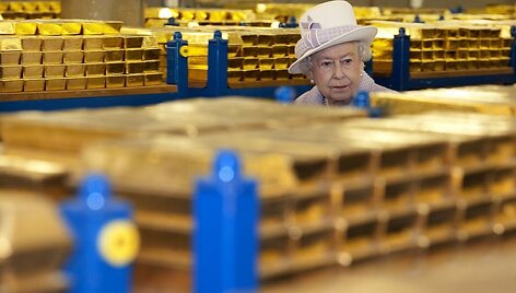 Didžiosios Britanijos karalienė Elizabeth II Anglijos banke