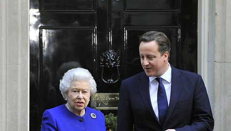 Karalienė Elizabeth II ir Davidas Cameronas