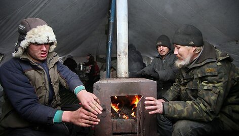 Vyrai &scaron;ildosi rankas