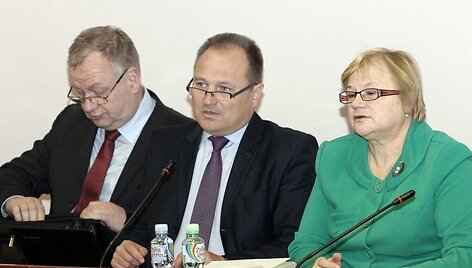 Teisėjų tarybos pirmininkas G. Kryževičius ir sekretorė L. Garnelienė